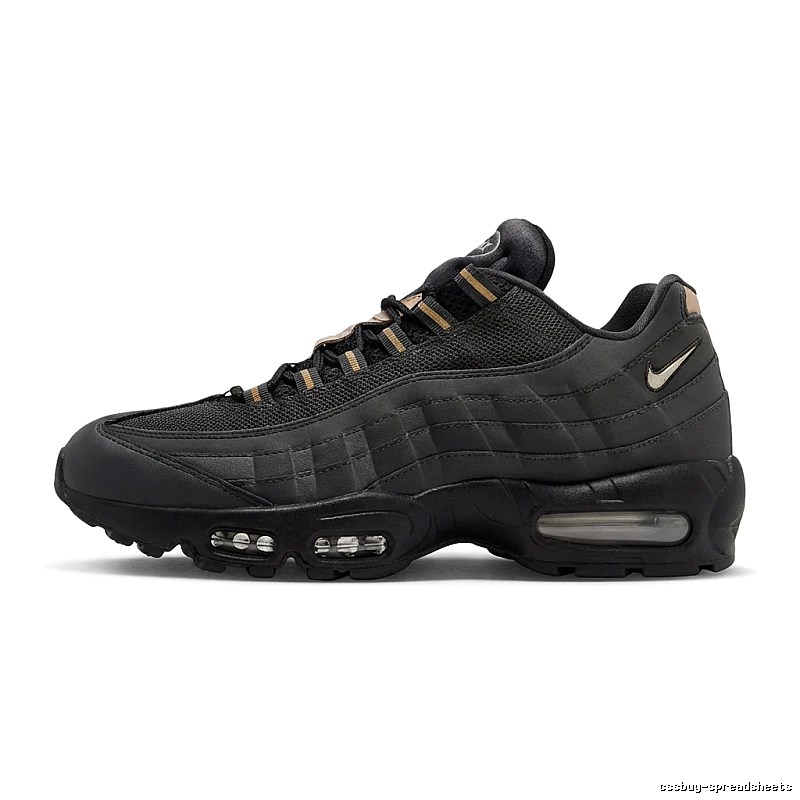 Nike retro-style black sports shoes