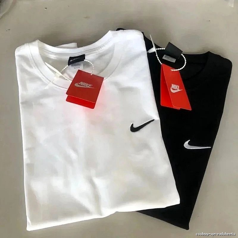 Nike Side Swoosh Logo Detail Black Hang Tag Swoosh T-Shirt Streetwear Look