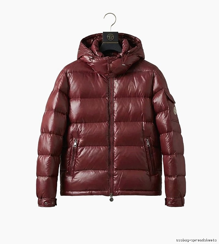 The classic burgundy down jacket of Moncler